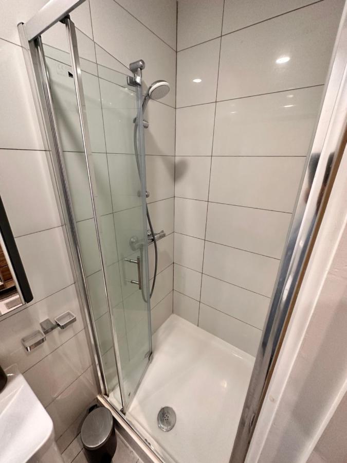 Gasthuis Double And Single In Bromley By Bow *